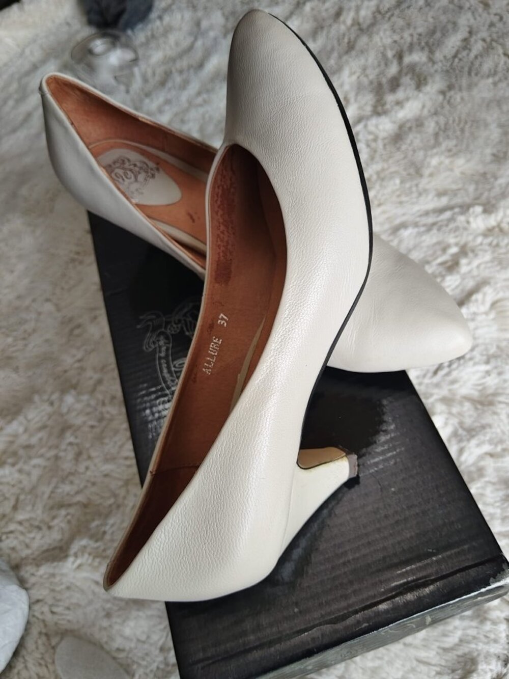 Jeffrey Campbell Allure Cream Leather Kitten Heel Pumps Size 37 NIB